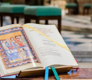 Mês da Bíblia: ler o Evangelho procurando entender o texto dentro do seu contexto