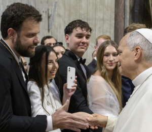 Como ser uma família santa? O Papa responde a um casal de brasileiros em lua de mel
