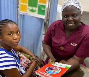 Gana: a missão de uma religiosa como parteira em um hospital